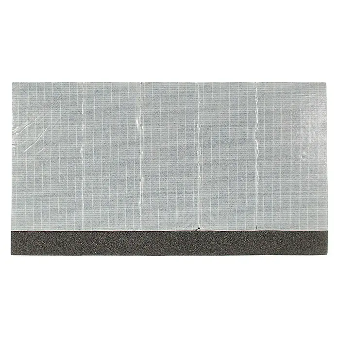 Rottner Kurzwaffenhalter - L x B x H: 20 x 37,5 x 13,5 cm, Geeignet für: Max. 5 Kurzwaffen ohne Munition - Eine rechteckige Geräuschdämmmatte mit einer hellen, strukturierten Oberfläche und einer dunklen, schaumstoffartigen Basis.