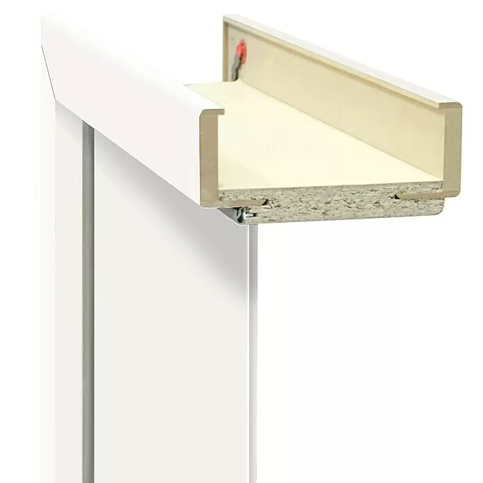 Classen PL Türzarge - 610 x 1.985 mm, Wandstärke: 180 mm, DIN Anschlag: Rechts, Monari Weiß - Weißes Türrahmenprofil im Querschnitt mit sichtbarem Spanplattenkern und inneren Beschlägen.