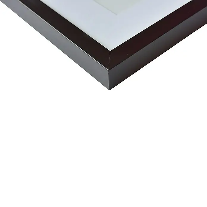 Nielsen Holzrahmen Apollo - 20 x 20 cm, Schwarz - Nahaufnahme einer eleganten, dunkelbraunen Bilderrahmenecke mit weißem Passepartout. Ein stilvolles Accessoire für jedes Zuhause.