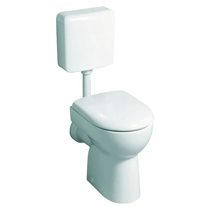 Geberit Renova WC-Sitz - Duroplast, Weiß, Ohne Absenkautomatik - Ein Stand-WC mit aufgesetztem Spülkasten, beides in schlichtem Weiß gehalten und mit klaren Linien für ein modernes Badezimmerdesign.
