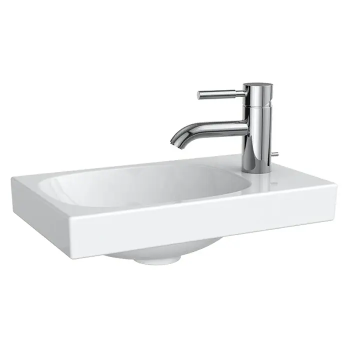 Geberit Acanto Waschbecken - 40 x 25 cm, Ohne Spezialglasur, Hahnloch: Rechts, Ohne Überlauf, Weiß - Nahaufnahme eines modernen weißen Waschbeckens mit glänzendem Chromhahn, ideal für stilvolle Badezimmerdesigns mit minimalistischer Ästhetik.
