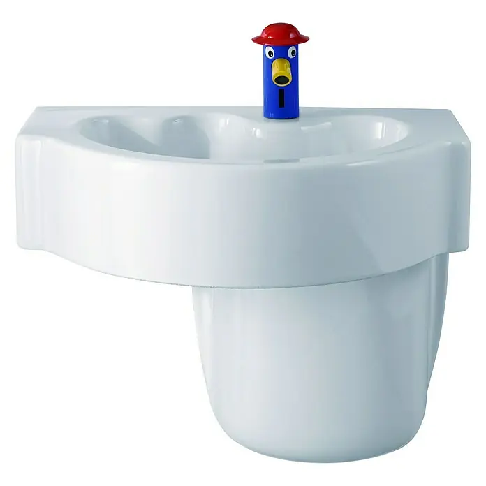 Geberit Kind Waschtisch - 60 x 40 cm, Ohne Spezialglasur, Hahnloch: Mitte, Ohne Überlauf, Weiß - Bild einer Keramik Kindertoilette mit einem blauen und roten Vogel als Wasserhahn.