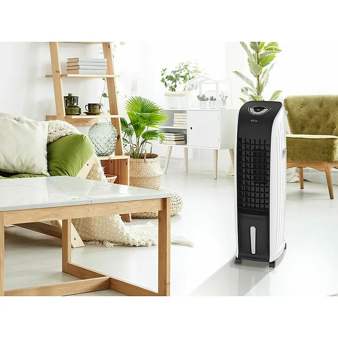 Purline Rafy Climatizador evaporativo 97 - Blanco y Negro, Altura: 84,5 cm - Un moderno y estilizado enfriador de aire en blanco y negro en un salón luminoso que ofrece una brisa refrescante en los días cálidos.