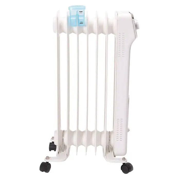 Purline Radiador de aceite HOTI OR2000 - 2.000 W, Blanco, 14,5 x 38,5 x 61,5 cm - Primer plano de un radiador de aceite blanco con ruedas y depósito de agua azul, diseñado para una distribución eficiente del calor en la habitación.