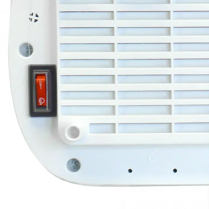 Purline Calefactor de aire Split HOTI M55 - 2.000 W, Blanco - Primer plano de la parte inferior de un dispositivo electrónico blanco, con ranuras de ventilación y un interruptor rojo.