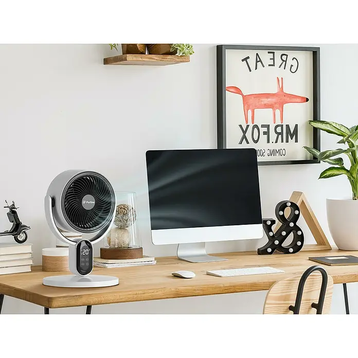 Purline Venty Ventilador de sobremesa Apollo - Blanco - El ventilador Purline reposa sobre un escritorio, con una pantalla digital que muestra la temperatura.