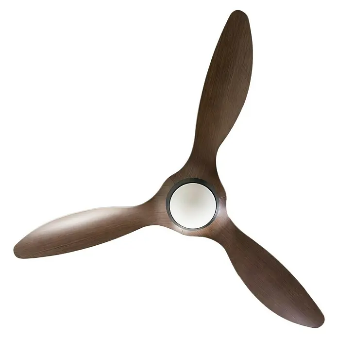 Purline Ventilador de techo Helix Wood - Negro/Madera, 132 cm, 35 W, Blanco cálido - Ventilador de techo moderno con tres aspas marrones y una fuente de luz redonda y blanca en el centro.