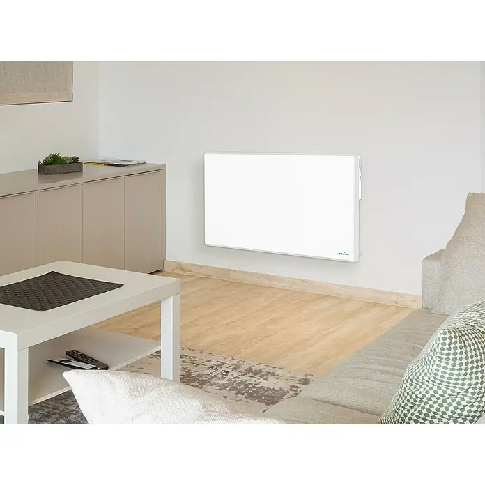 Purline Emisor térmico digital Panel S2000 - 2.000 W, Blanco, 8 x 86 x 40 cm - Primer plano de un calentador de pared blanco en una sala de estar, que proporciona calidez y confort.