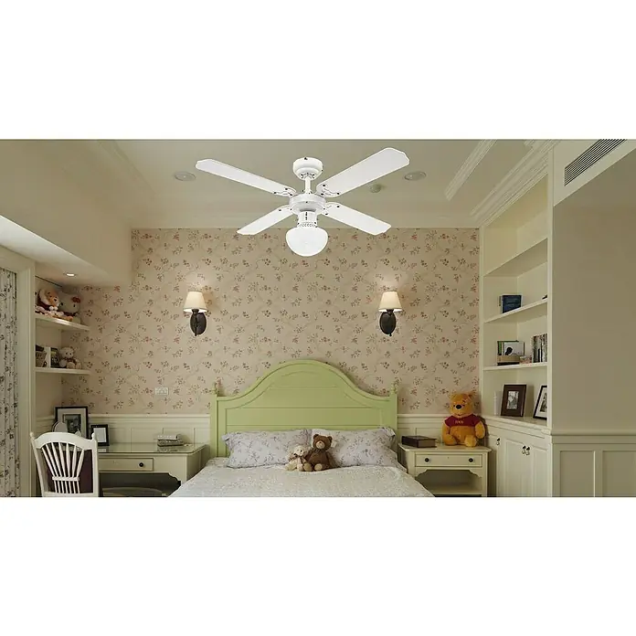 Proklima Deckenventilator Bungonia - Weiß, 105 cm, 60 W, Warmweiß - Deckenventilator mit Beleuchtung in einem gemütlichen Kinderzimmer mit floral gemusterter Tapete und hellgrünem Bettrahmen.