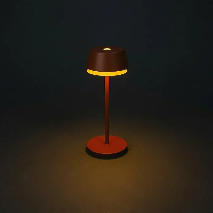 Konstsmide Akku-Tischleuchte Lyon - 2,5 W, L x B x H: 12 x 12 x 30 cm, Braun, RGBW - Elegante Tischleuchte in warmen Farbtönen. Das Design ist modern und minimalistisch, perfekt für eine gemütliche Atmosphäre.
