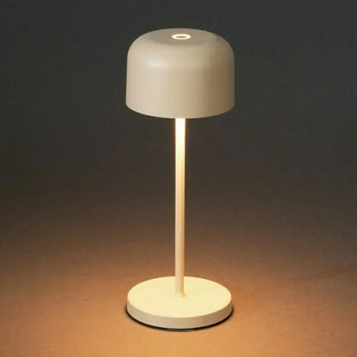 Konstsmide Akku-Tischleuchte Lille Mini - 2,5 W, L x B x H: 7,5 x 7,5 x 20 cm, Sand, Mehrfarbig - Elegante Tischleuchte mit sanftem Licht. Das moderne Design macht sie zu einem stilvollen Akzent für jeden Raum.
