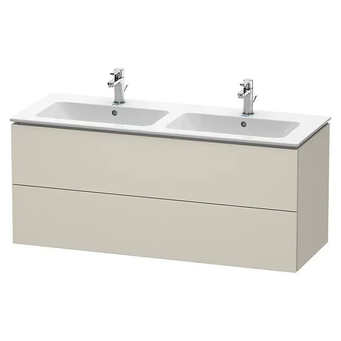Duravit Waschtischunterschrank L-Cube - 129 x 48,1 x 55 cm, Taupe - Helles beiges Doppelwaschbecken mit zwei weißen Keramikwaschbecken und Chromarmaturen, mit Unterschrank und zwei Schubladen.