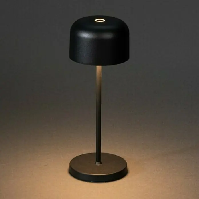 Konstsmide Akku-Tischleuchte Lille Mini - 2,5 W, L x B x H: 7,5 x 7,5 x 20 cm, Schwarz, Mehrfarbig - Elegante Tischleuchte mit schwarzem Schirm und Fuß, ideal für gemütliche Abende. Das moderne Design passt perfekt auf jeden Nachttisch.