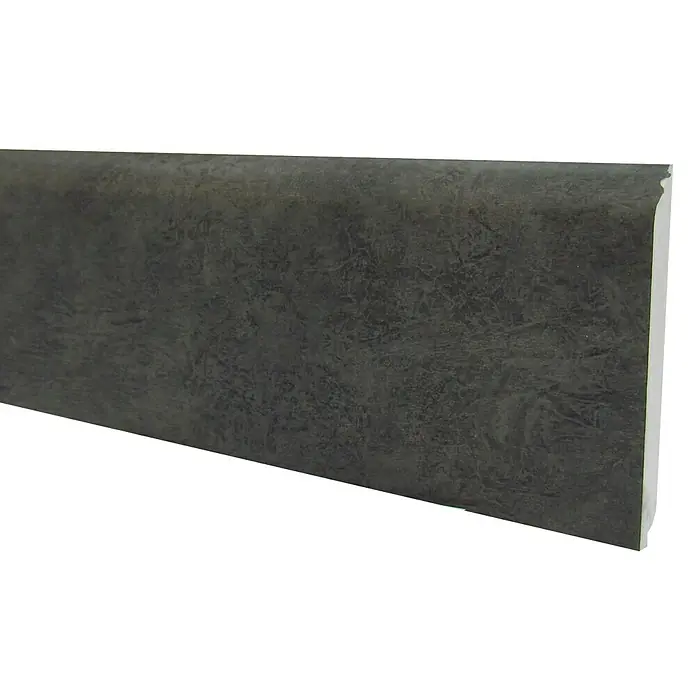 Bariperfil Rodapié Pizarra - 2,2 m x 10 mm x 7 cm - Primer plano de un zócalo gris con textura de mármol, ideal para un diseño interior elegante.
