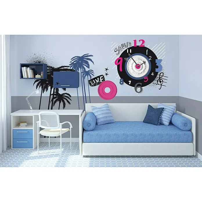 Rosette Ira - 53 cm, Expandiertes Polystyrol (EPS), Historismus, Weiß - Ein lebhaftes Kinderzimmer mit einem weißen Schreibtisch, einem blauen Sofa und einer Wanduhr im Schallplattenstil.