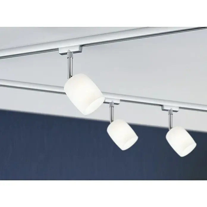 Paulmann URail LED-Spot Blossom - 10 W, Chrom/Chrom-Satin, G9, 1 Stk. - Nahaufnahme einer stilvollen weißen Deckenleuchte mit moderner Chromschiene. Perfekt für eine elegante Beleuchtung in jedem Raum.