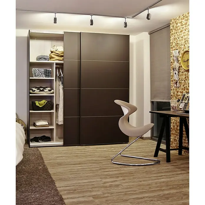 Paulmann URail Lámparas LED - 5 W, Cromado mate, L x An x Al: 5 x 4,8 x 17,5 cm - Este dormitorio cuenta con un armario con puerta corredera con un gran espacio de almacenamiento, perfecto para un hogar moderno.