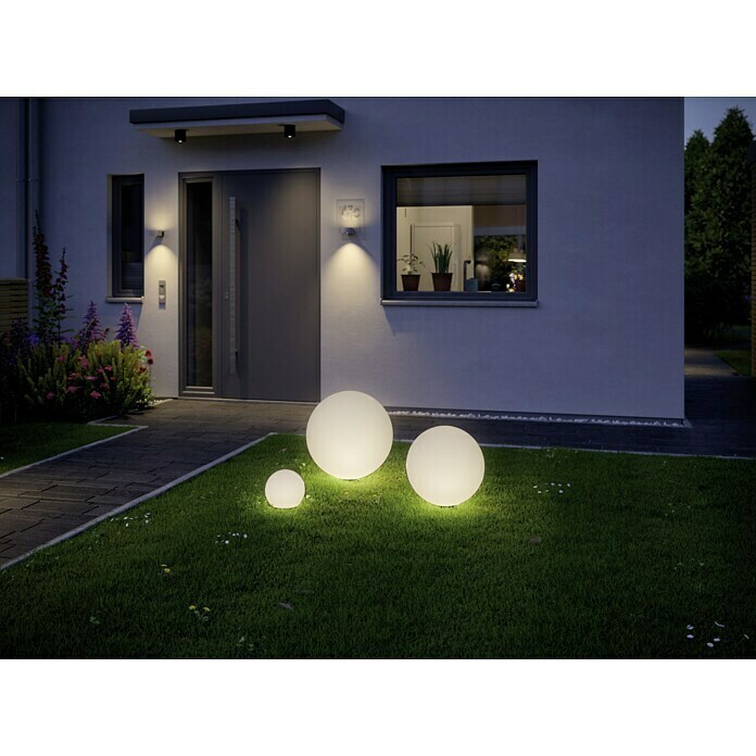 Paulmann Plug & Shine LED-Außenleuchte Globe2,8 W, IP67, Warmweiß, 1-flammig Mood Shot