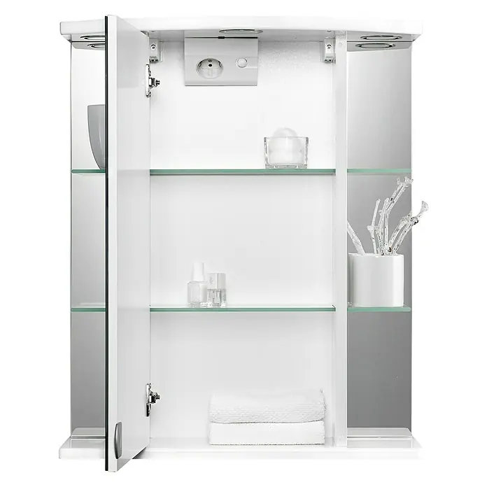 Sieper LED-Spiegelschrank Havana - B x H: 55 x 66 cm, Holz, Weiß - Ein offener, weißer Spiegelschrank mit Glasböden, einer Steckdose und verschiedenen Badutensilien.