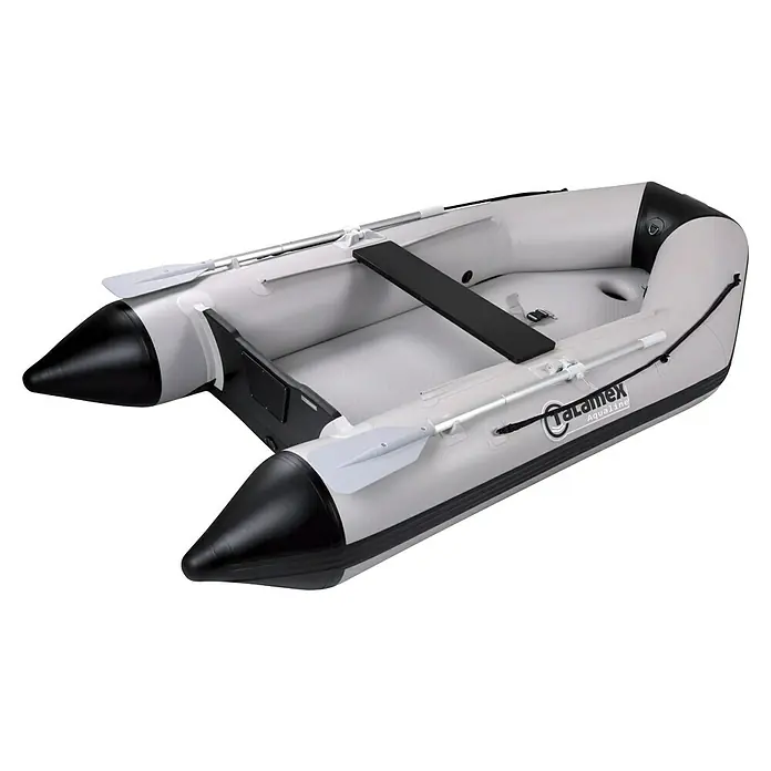 Talamex Schlauchboot Luftboden Aqualine QLA300 - L x B: 300 x 152 cm, Tragkraft: 425 kg, Geeignet für: 3+1 Personen - Bild eines Calamex Aqualine Schlauchboots, ideal für Wassersport und Freizeit auf dem See. Robust und leicht zu transportieren.