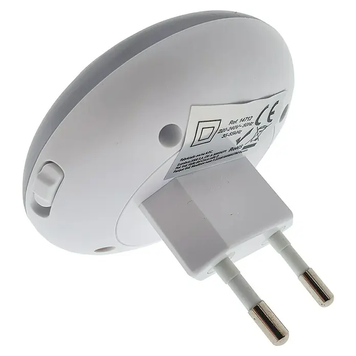 Eurobric 2000 Repelente de animales por ultrasonidos con luz LED - 30 m², Negro - Primer plano de una luz nocturna ovalada blanca con enchufe europeo e interruptor lateral, sobre un fondo negro.