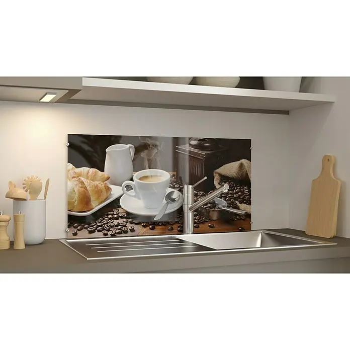 CUCINE Küchenrückwand - Coffee Fragrance, 80 x 40 cm, Stärke: 6 mm, Einscheibensicherheitsglas (ESG) - Küchenrückwand mit Kaffeemotiv. Die Rückwand zeigt eine Tasse Kaffee, Croissants und Kaffeebohnen, ideal für Kaffeeliebhaber.