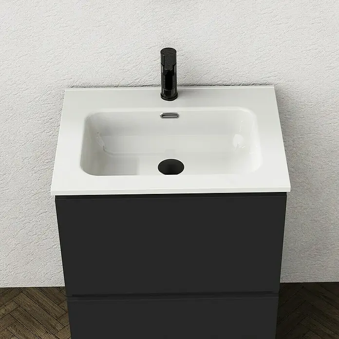 Artysan Conjunto de mueble de baño Ariel - Ancho: 70 cm, Negro, 3 pzs. - Primer plano de un mueble de lavabo moderno con un armario negro y un lavabo blanco con un grifo negro sobre una pared clara.