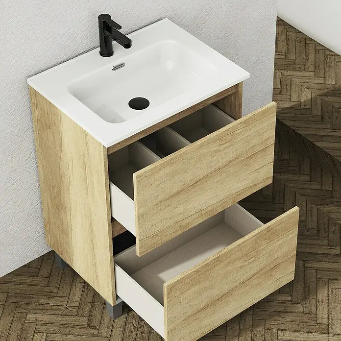 Artysan Conjunto de mueble de baño Ariel - Ancho: 60 cm, Nature, 3 pzs. - Un tocador moderno con sistema de cajones abiertos y decoración de madera clara. El grifo del lavabo es negro y el lavabo es blanco.
