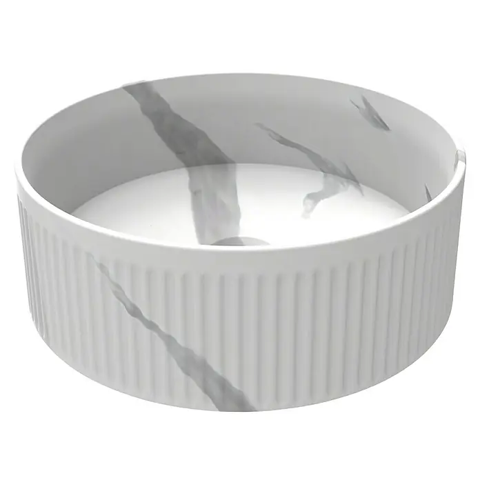 Artysan Lavabo de sobremesa Romulo - 36 x 36 cm, Sin desbordamiento, Mármol blanco - Un primer plano de una maceta redonda blanca con exterior acanalado y diseño de mármol.