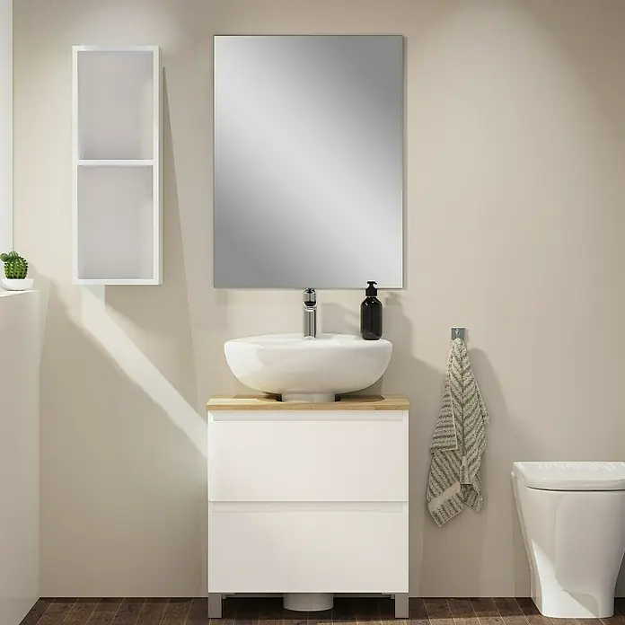 Artysan Mueble bajo de lavabo Viki - L x An x Al: 39,1 x 60 x 64,1 cm, Blanco/Nature - Un baño moderno con un tocador blanco con lavabo sobre encimera, espejo y estantería blanca.