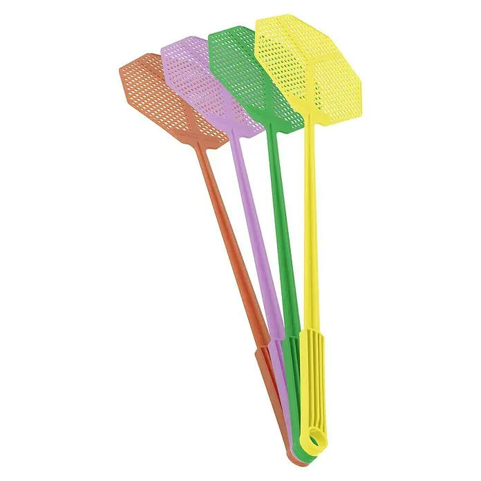 Windhager Fliegenklatsche - Polypropylen - Nahaufnahme von vier bunten Fliegenklatschen in Orange, Lila, Grün und Gelb, die sich überlappen und ihre perforierten Köpfe zeigen.