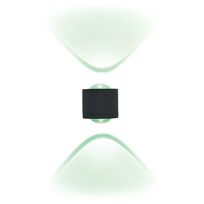 Starlux LED-Außenwandleuchte Fano - 10 W, 12 x 9 x 10,5 cm, Anthrazit, IP54 - Nahaufnahme einer schwarzen Wandleuchte mit grünem Licht, die ein modernes und elegantes Design für die Innenbeleuchtung präsentiert.