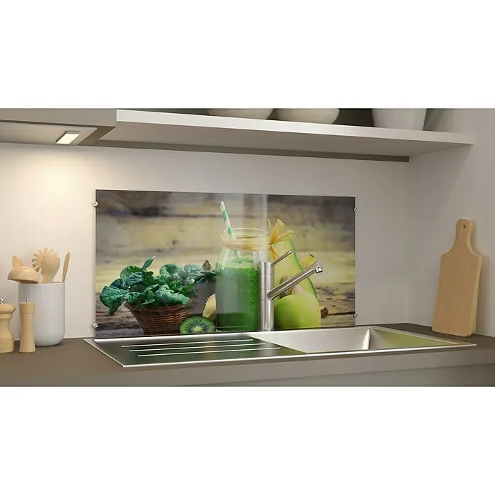 CUCINE Küchenrückwand - Green Smoothie, 80 x 40 cm, Stärke: 6 mm, Einscheibensicherheitsglas (ESG) - Küchenrückwand mit einem Bild von einem grünen Smoothie, Kiwi und Avocado über einer Spüle.
