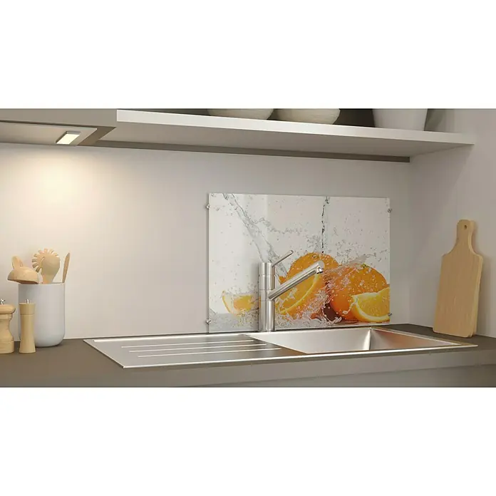 CUCINE KüchenrückwandOrange Splash, 60 x 40 cm, Stärke: 6 mm, Einscheibensicherheitsglas (ESG) - Küchenrückwand mit Orangenmotiv und Edelstahlspüle, stilvoll und funktional für moderne Küchen.