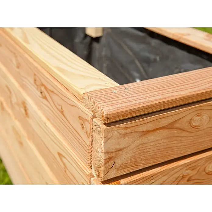 Kiehnholz Pflanzkasten - L x B x H: 80 x 40 x 43 cm, Holz - Detailaufnahme eines hölzernen Hochbeets mit natürlicher Holzmaserung und schwarzer Innenfolie, ideal für Garten und Terrasse.