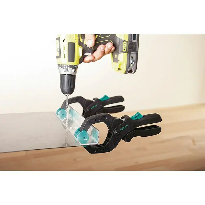 Wolfcraft Abrazadera de trinquete 1 FZR 40 - Anchura de sujeción: 40 mm - Taladro sin cable perfora una pieza de trabajo con mordazas de una mano Wolfcraft. Las mordazas aseguran una fijación firme de la pieza.