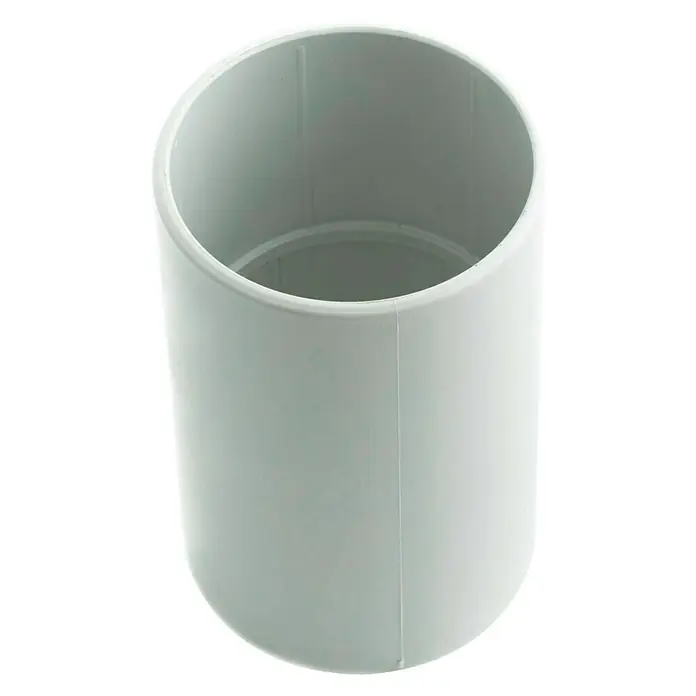 Manguito de plástico unión - Diámetro exterior: 16 mm, Plástico, Gris claro, 5 ud. - Primer plano de un accesorio de tubería de PVC gris, que muestra su diseño cilíndrico y su acabado liso para aplicaciones de plomería.