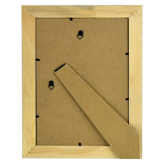 Nielsen Holzrahmen Ascot - 10 x 15 cm, Gold, Glas - Rückseite eines rechteckigen Bilderrahmens aus hellem Holz mit Aufhängern und Ständer zur Präsentation von Fotos.
