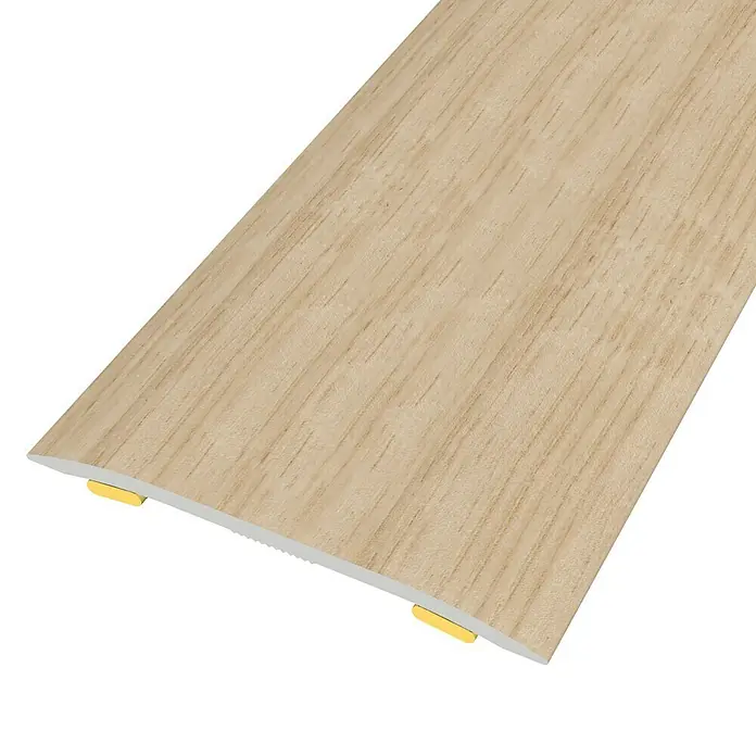 Baglinox Junta de transición Ascott - P0 - 90 cm x 38 mm, Pegado - La imagen muestra un perfil de transición con aspecto de madera, ideal para conectar diferentes tipos de suelo. Práctico y decorativo.