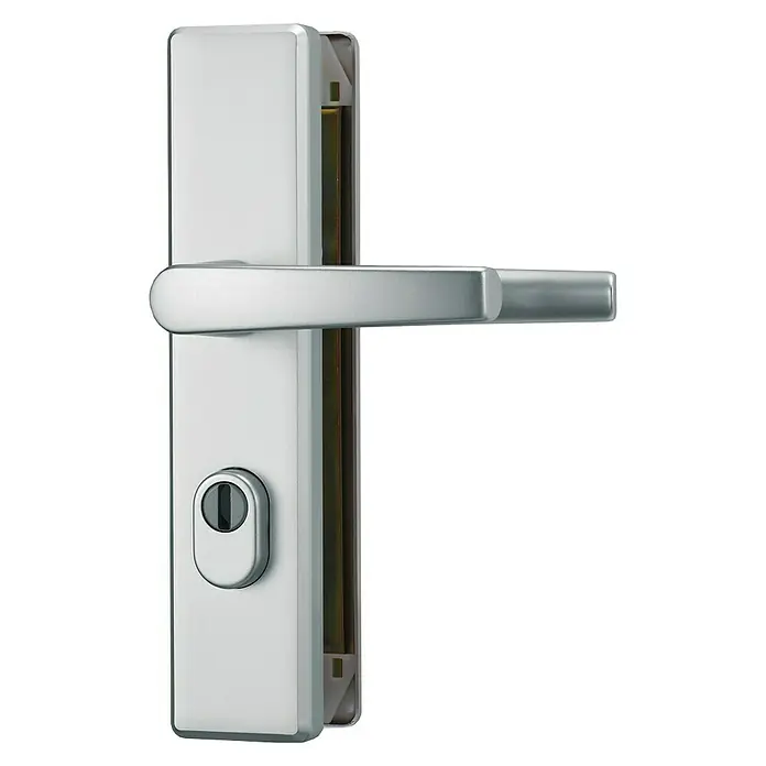 Abus Schutzbeschlag KLSZ 714 - Wohnungsabschlusstür, Aluminium, Drücker beidseitig - Nahaufnahme eines modernen Türgriffs aus Chrom, der ein elegantes Design und hochwertige Verarbeitung zeigt.\n