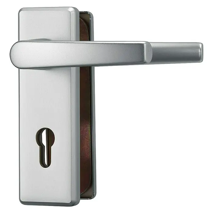 Abus Schutzbeschlag KKT512 - Wohnungsabschlusstür, Silber F1, Drücker beidseitig, Stärke Tür: 37 mm - 47 mm - Nahaufnahme eines modernen Türgriffs aus gebürstetem Silber mit Schlüsselloch, ideal für stilvolle Inneneinrichtungen.