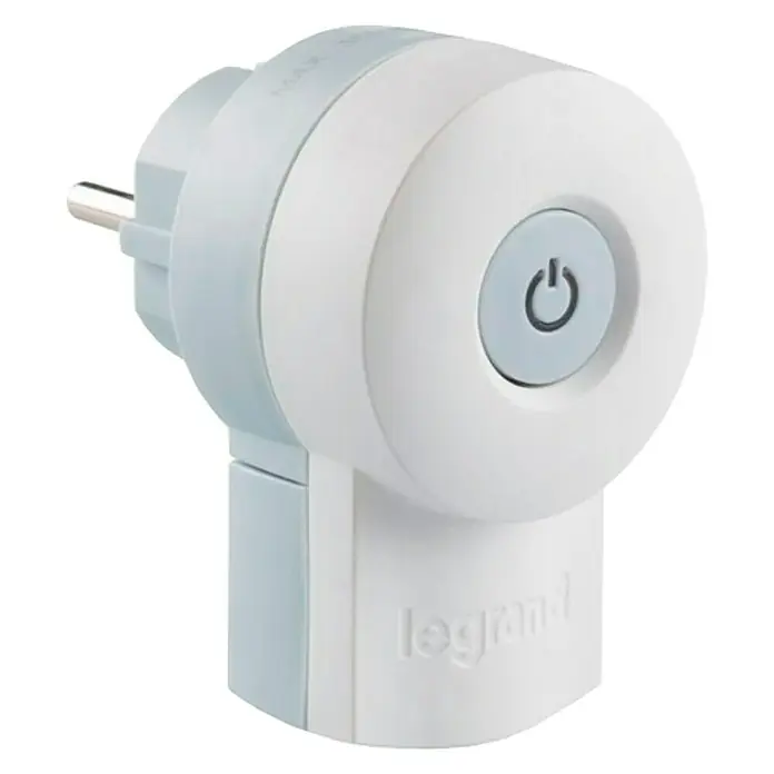Legrand Clavija con interruptor - Blanco, Plástico, IP20 - Primer plano de un enchufe inteligente Legrand con botón de encendido/apagado y Europlug para la domótica.