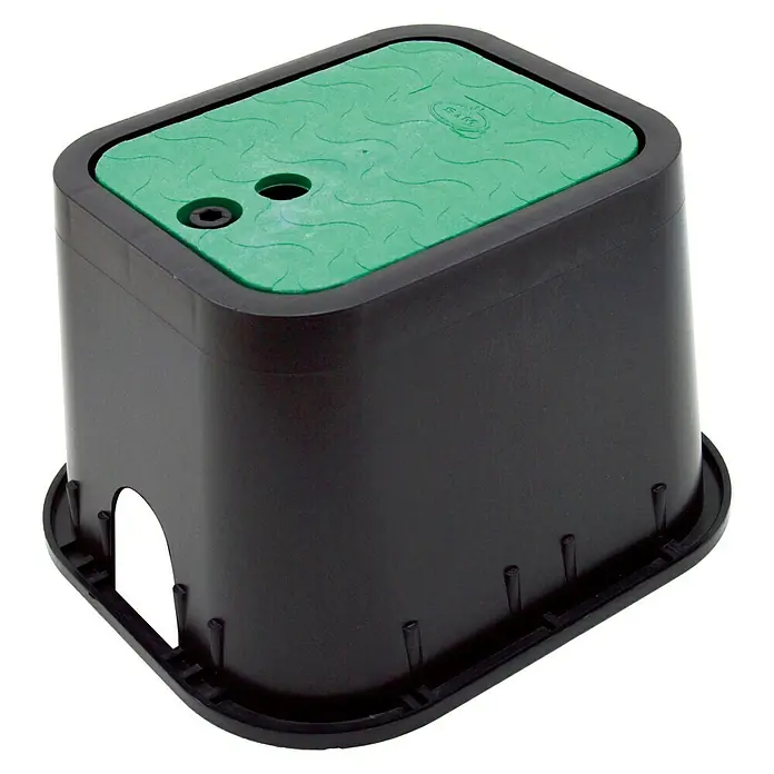 Arqueta Cuadrada - L x An x Al: 27 x 23 x 17 cm, 1 ud. - Caja de válvulas negra con tapa verde para sistemas de riego, diseñada para un almacenamiento seguro de válvulas en el jardín.