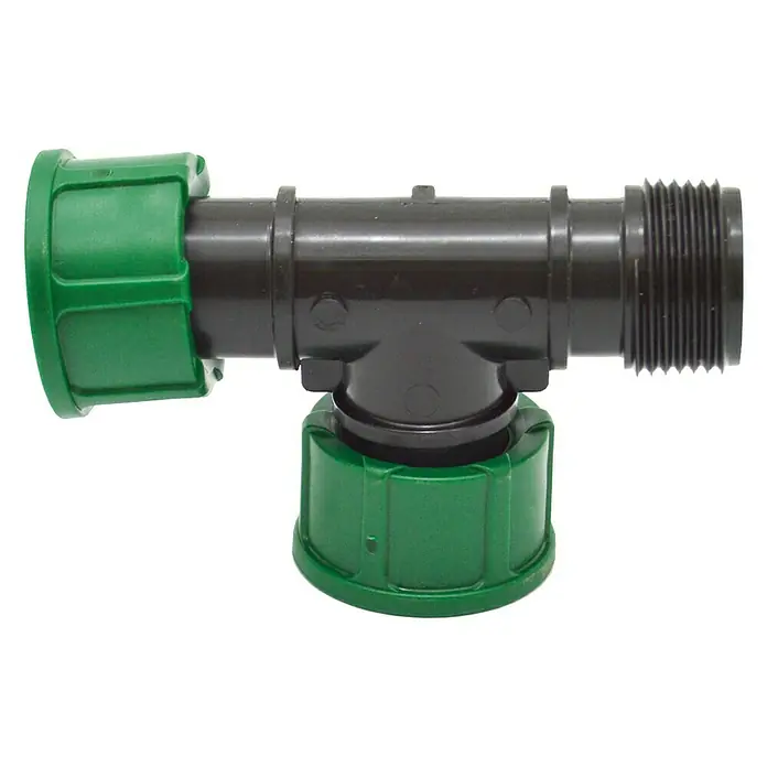 Codo Electroválvula Macho Hembra - 1″ - Primer plano de un conector de tubería en T negro con tapas verdes, adecuado para sistemas de riego.