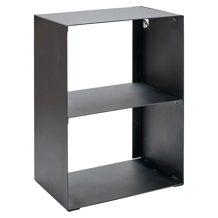 Kaminholzregal Sandra - 530 x 350 x 705 mm, Stahl - Das Bild zeigt ein schwarzes, offenes Wandregal mit zwei Fächern und Befestigungsvorrichtungen, ideal für moderne Wohnräume.