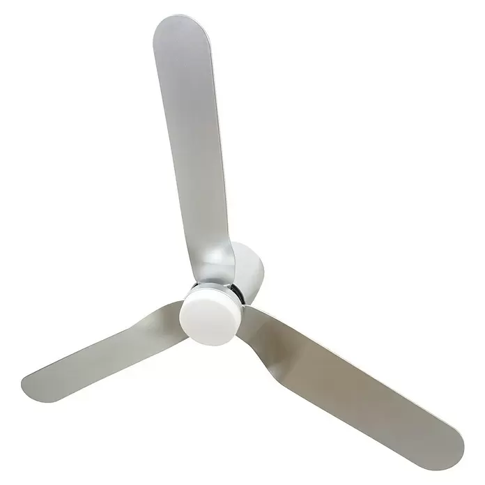 Purline Ventilador de techo Low Profile - Plateado, 132 cm, 35 W - Ventilador de techo de tres aspas con aspas metálicas plateadas y un cubo central blanco.