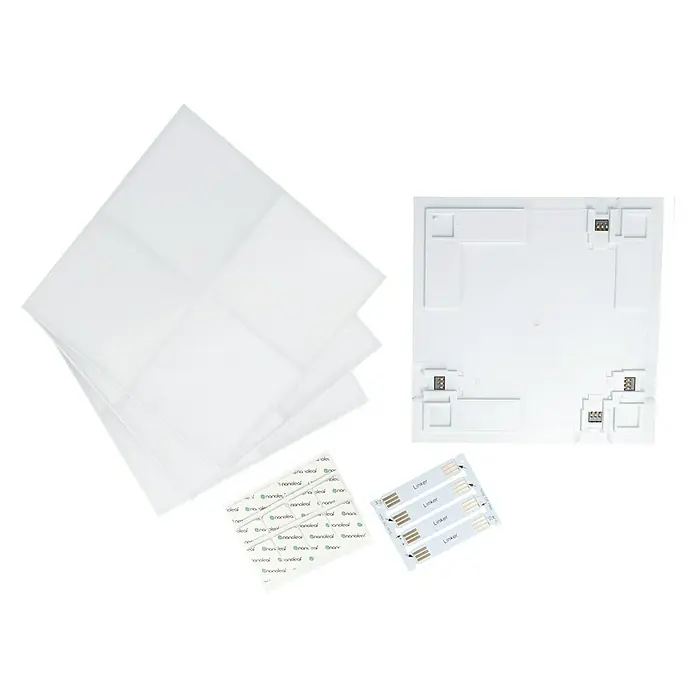 Nanoleaf Erweiterungskit Canvas 4 Panels - 4 Stk., 4 W, Weiß, RGBW, Canvas, Smart Home-fähig: Ja - Nahaufnahme von Nanoleaf-Komponenten, darunter Lichtpaneele, Verbindungsstücke und Montagezubehör für anpassbare Beleuchtungslösungen.
