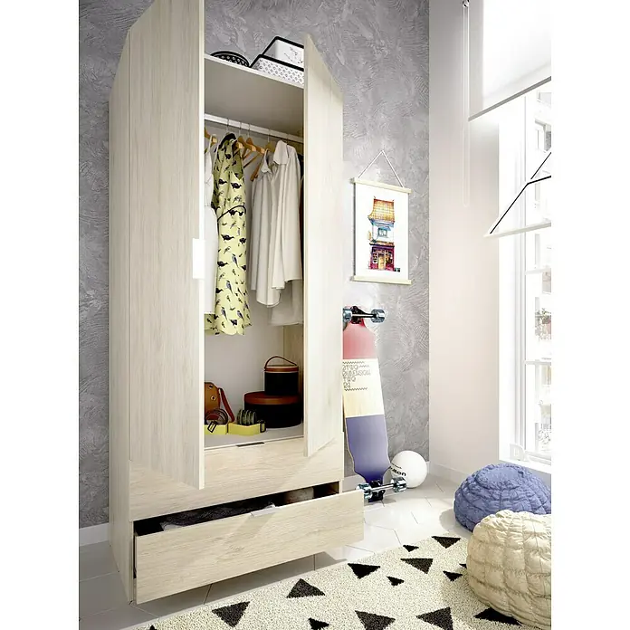 Dekit Armario para ropa Essen con cajones - L x An x Al: 52 x 81 x 184 cm, Natural, Número de cajones: 2 ud. - Un armario de color claro con puertas abiertas y un cajón, que muestra ropa y accesorios. Un monopatín está al lado.