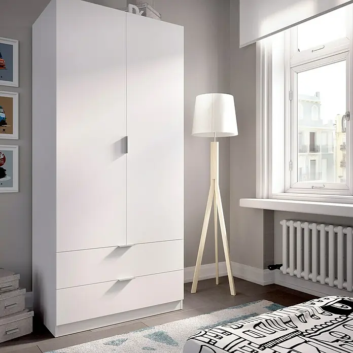 Dekit Armario para ropa Essen con cajones - L x An x Al: 52 x 81 x 184 cm, Blanco, Número de cajones: 2 ud. - Un armario grande y blanco con dos puertas y dos cajones está en una habitación luminosa, ofreciendo mucho espacio para ropa y accesorios.