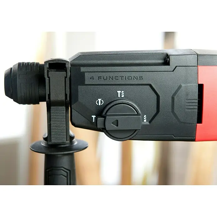 Skil Kombihammer 1770 GA - 850 W, 2,8 J, SDS-Plus-Aufnahme - Nahaufnahme eines Bohrhammers mit verschiedenen Funktionen und einem verstellbaren Griff für präzises Arbeiten.